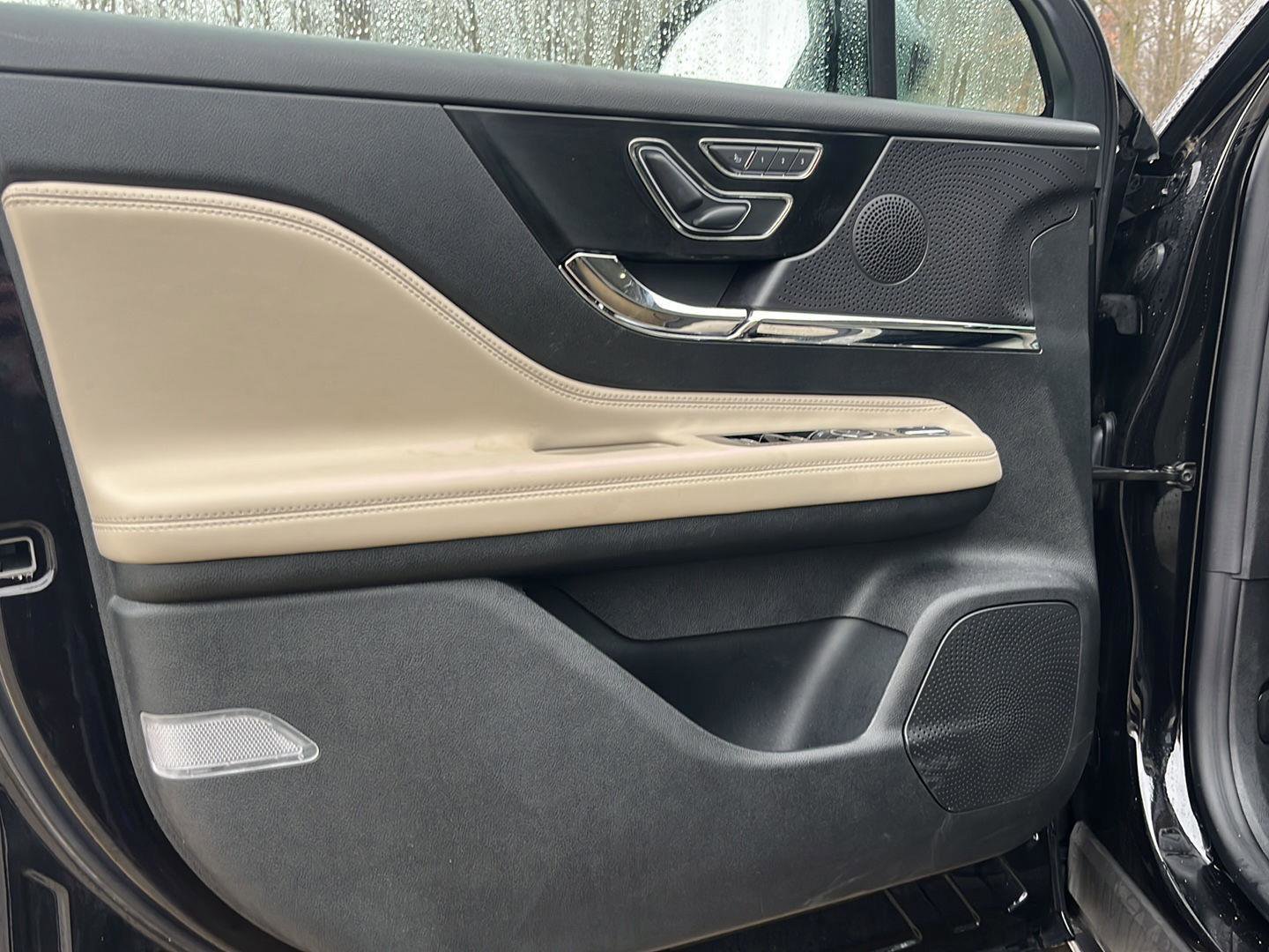 Used 2025 Lincoln Corsair Premiere w/ Equipment Group 101A image 6