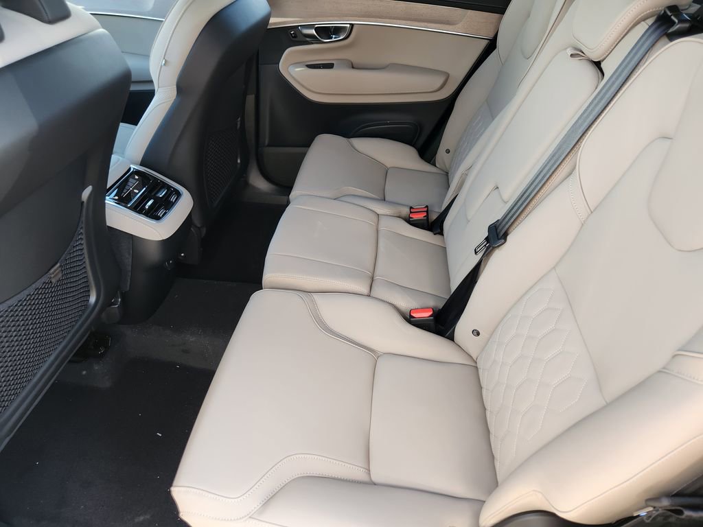 New 2026 Volvo XC90 B5 Plus w/ Protection Package Premier image 18