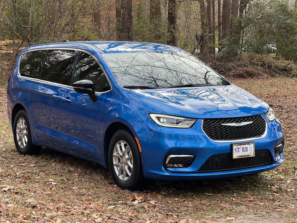 New 2026 Chrysler Pacifica Select