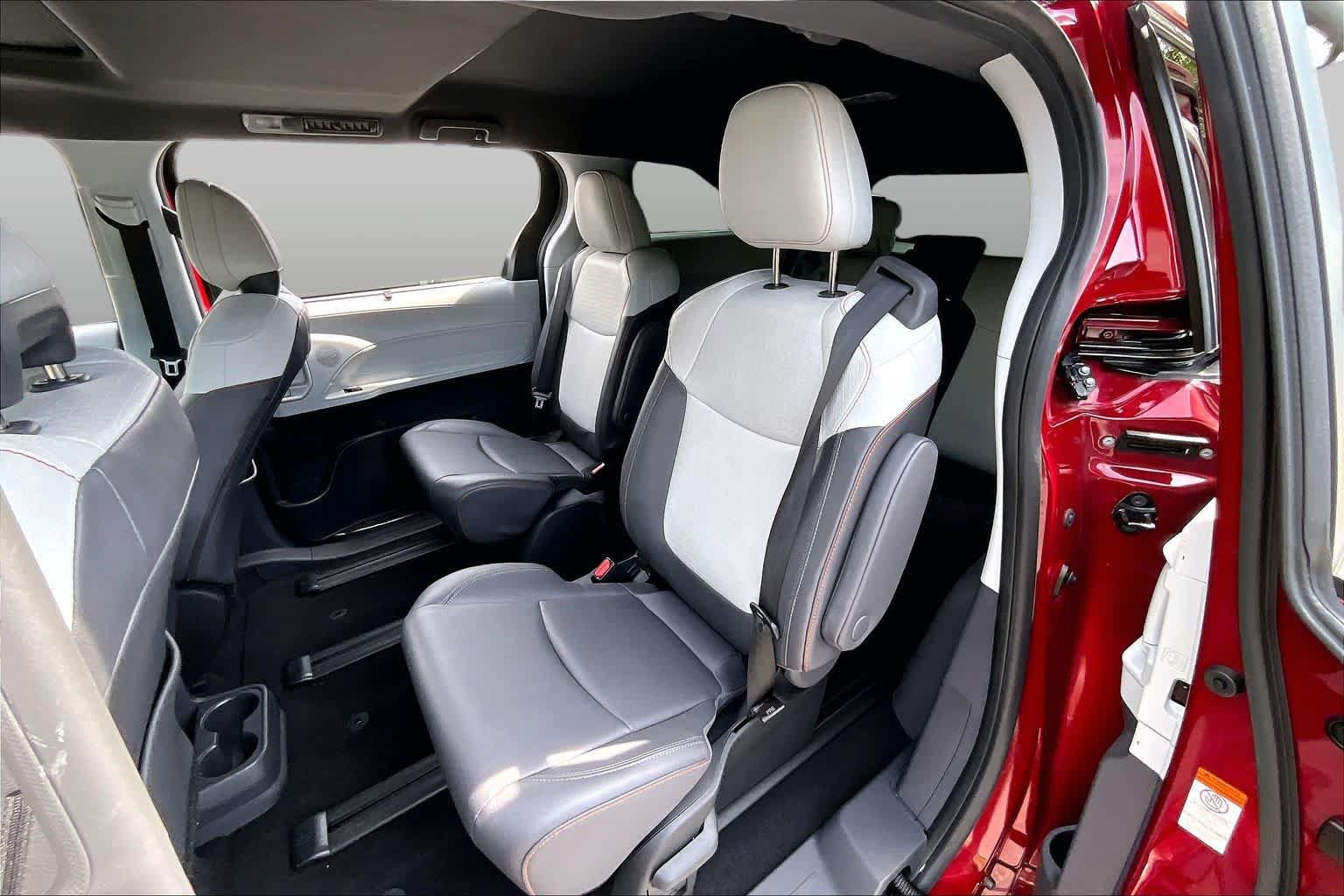 Used 2024 Toyota Sienna XSE w/ XSE Plus Package AWD/4WD image 20