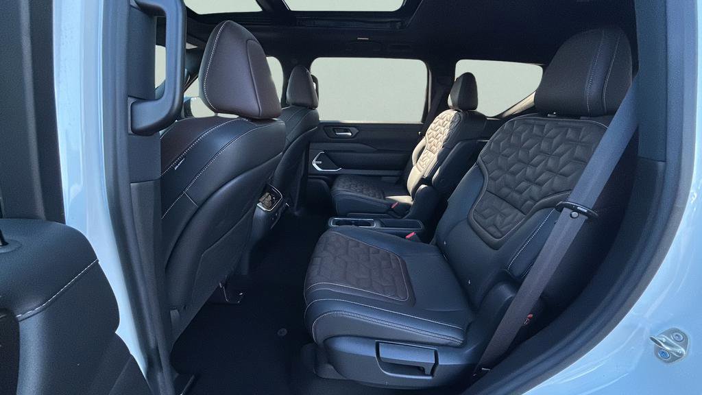 Used 2025 Nissan Armada Platinum Reserve AWD/4WD image 18