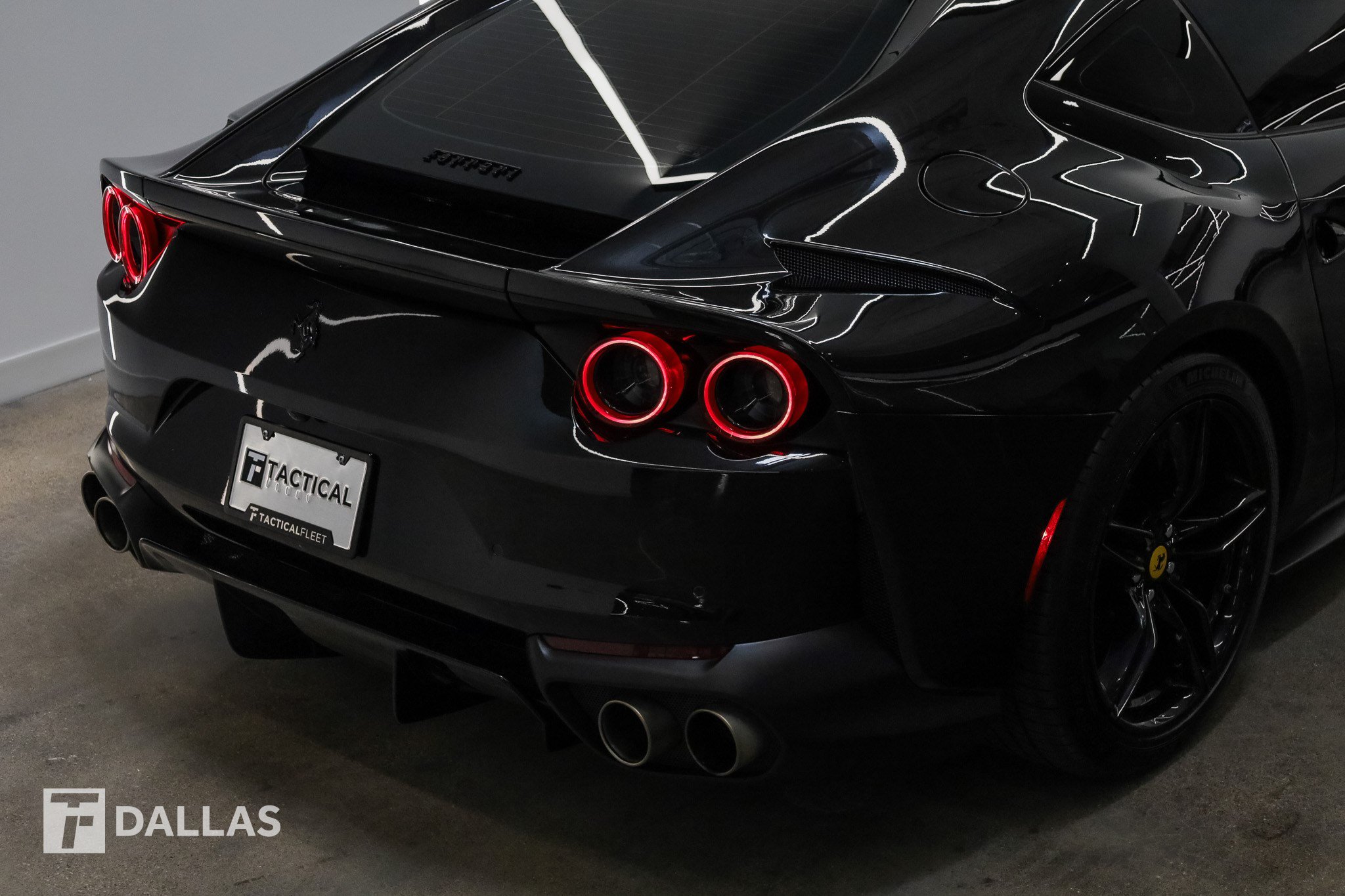 Used 2018 Ferrari 812 Superfast RWD image 12