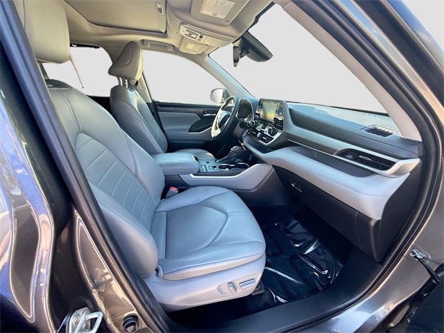 Used 2022 Toyota Highlander XLE image 31
