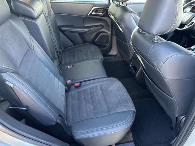 Used 2023 Mitsubishi Outlander SE image 30