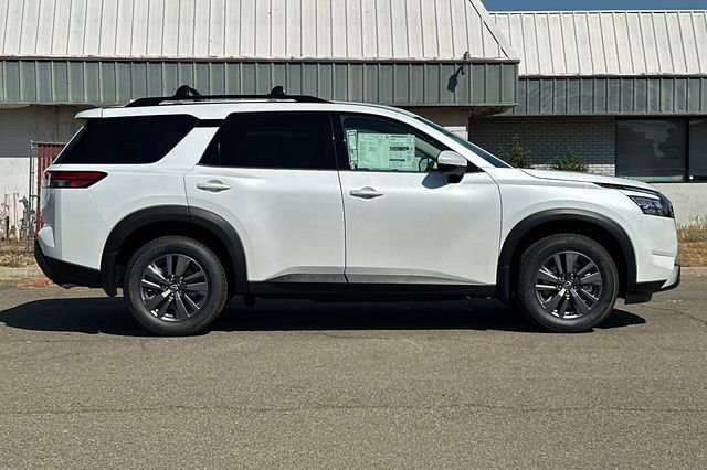 New 2025 Nissan Pathfinder SV image 3