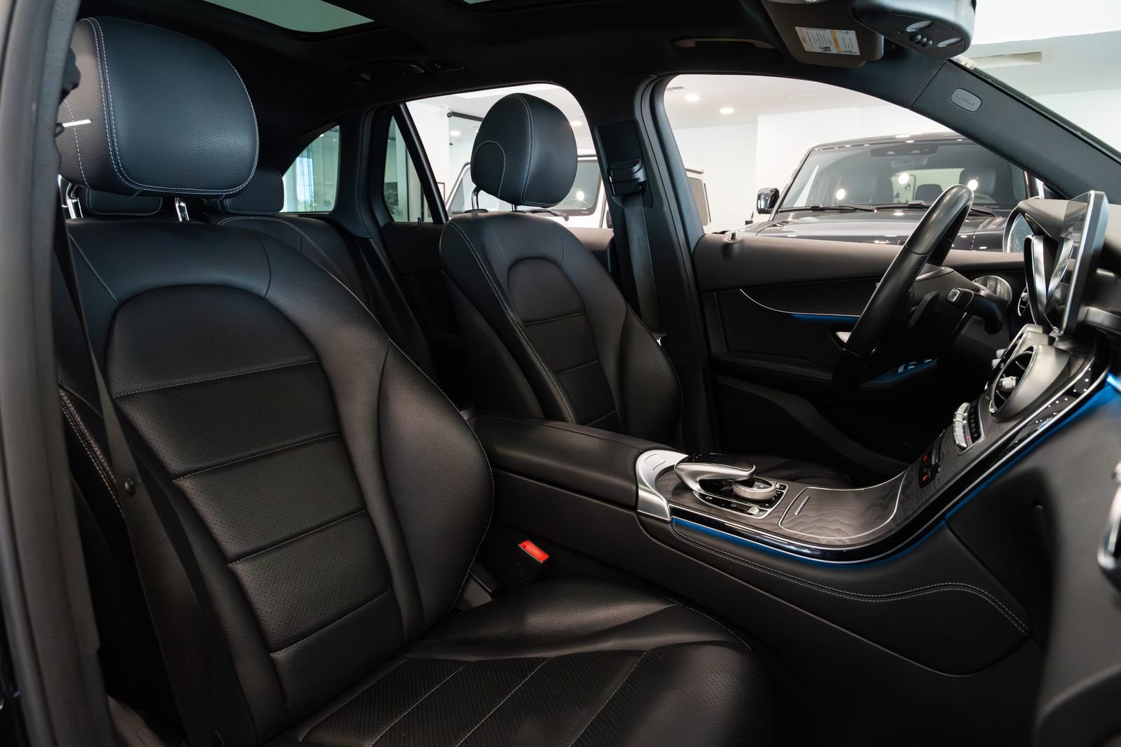 Used 2017 Mercedes-Benz GLC 300 4MATIC image 24