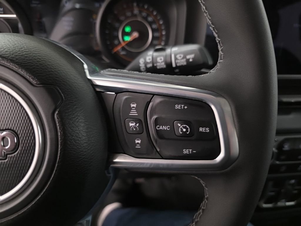 Used 2025 Jeep Wrangler Sahara w/ Technology Group image 18