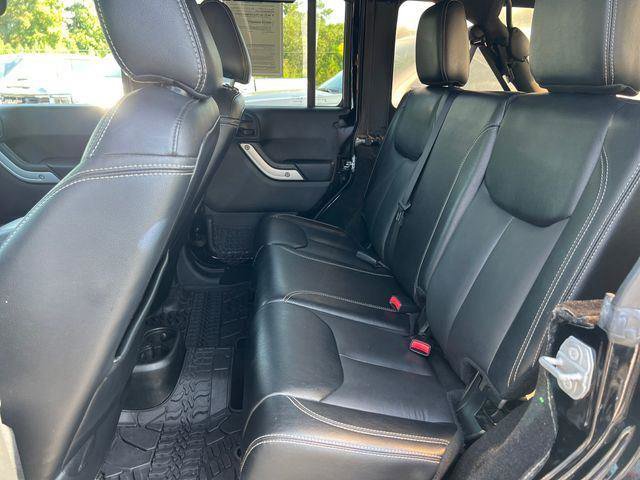 Used 2017 Jeep Wrangler Unlimited Sahara w/ Connectivity Group image 23