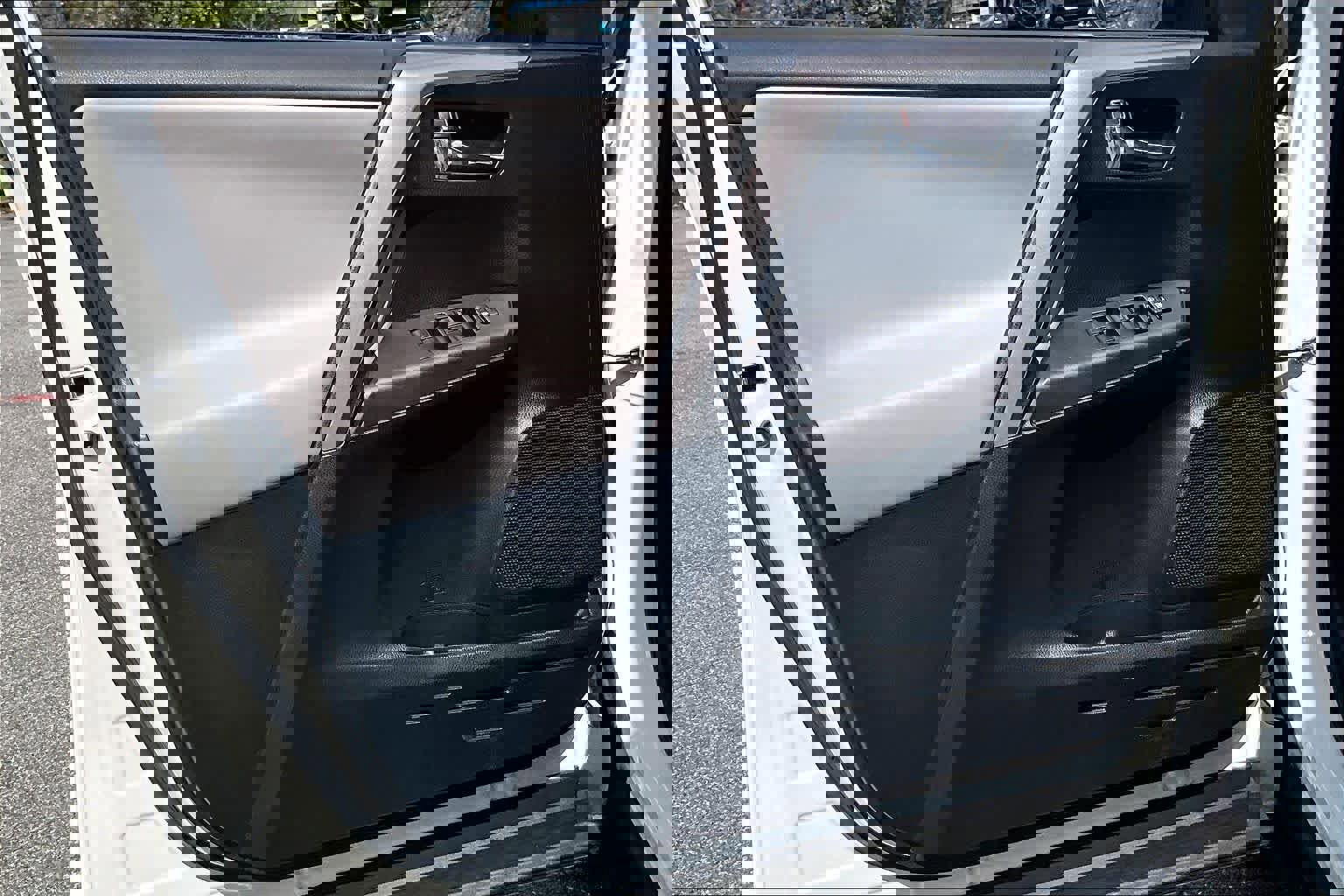 Used 2018 Toyota RAV4 XLE image 22