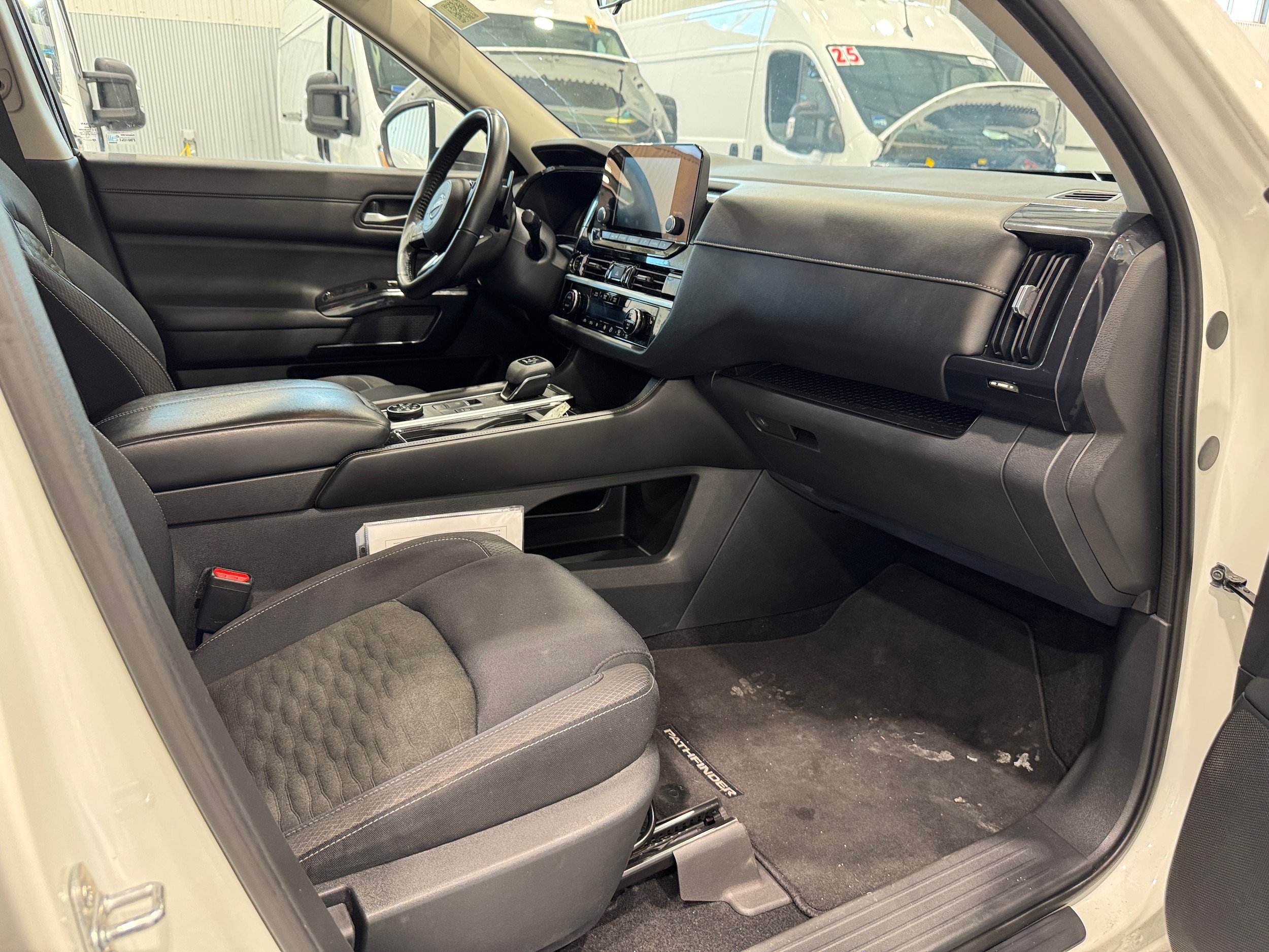 Used 2022 Nissan Pathfinder SV AWD/4WD image 14