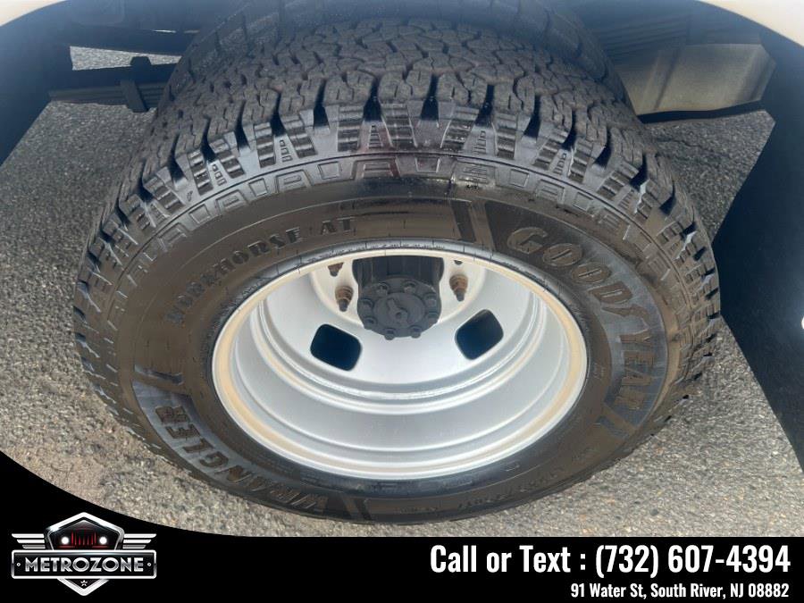 Used 2009 Ford F350 XL RWD image 24