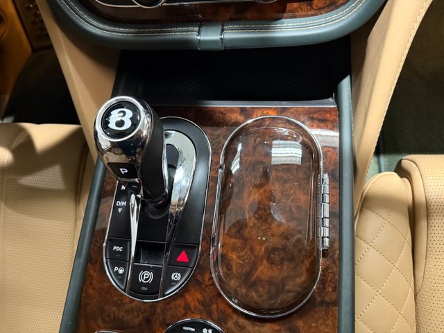 Used 2017 Bentley Bentayga AWD/4WD image 26