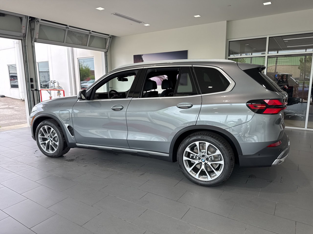 New 2026 BMW X5 xDrive50e w/ Executive Package AWD/4WD image 5