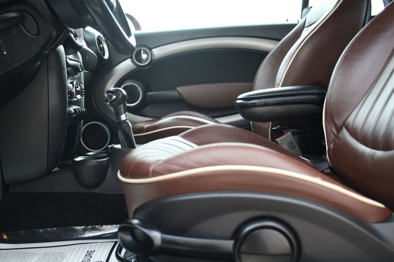 Used 2013 MINI Cooper Convertible image 12