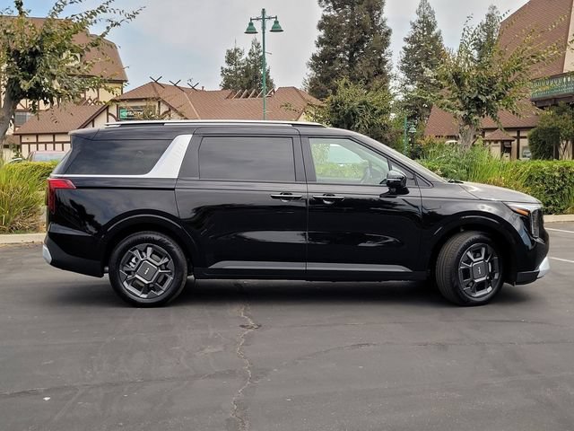 New 2026 Kia Carnival EX FWD image 3