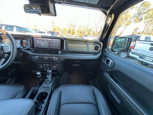 Used 2024 Jeep Wrangler Sahara image 27