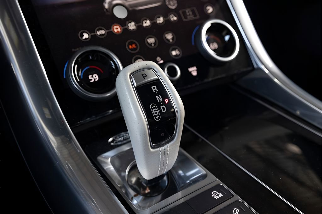 Used 2020 Land Rover Range Rover Sport SVR image 28