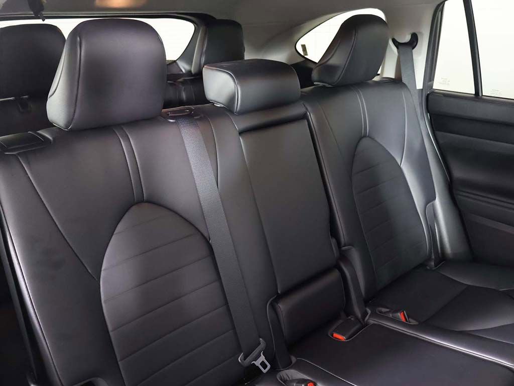Used 2022 Toyota Highlander XLE image 35