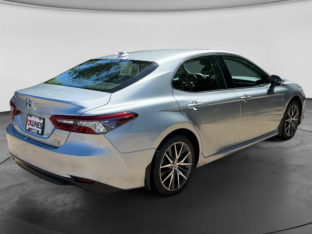 Used 2023 Toyota Camry XLE w/ Cold Weather Package FWD image 10