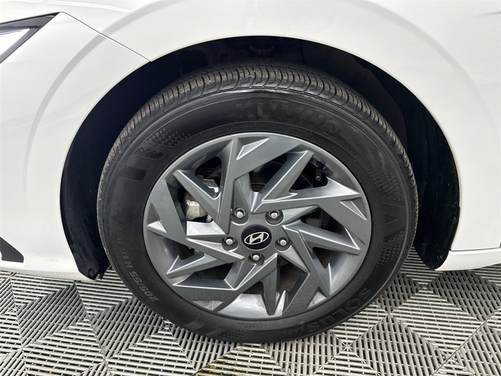 Used 2024 Hyundai Elantra SEL image 11