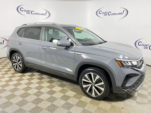 Used 2023 Volkswagen Taos SE w/ Panoramic Sunroof Package AWD/4WD image 1