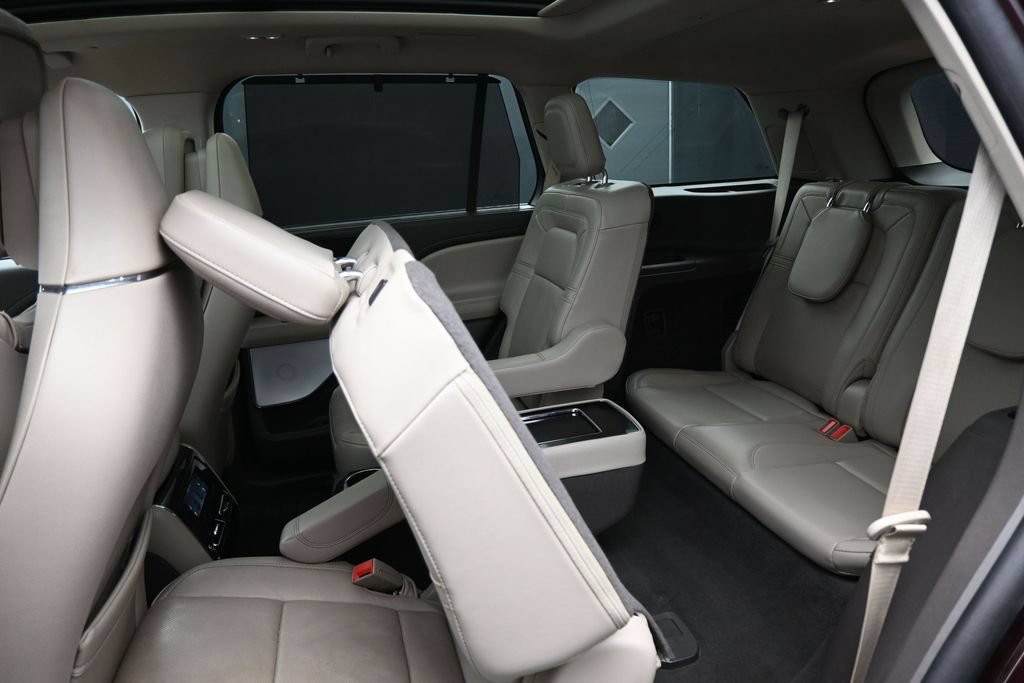Used 2023 Lincoln Aviator Reserve w/ Equipment Group 201A RWD image 31