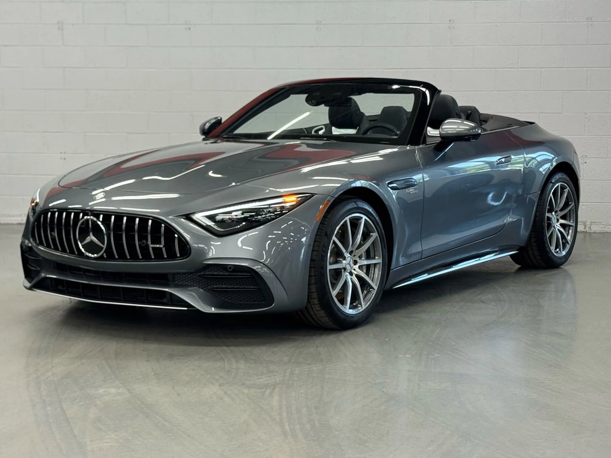 Used 2023 Mercedes-Benz SL 43 AMG w/ Driver Assistance Package image 3