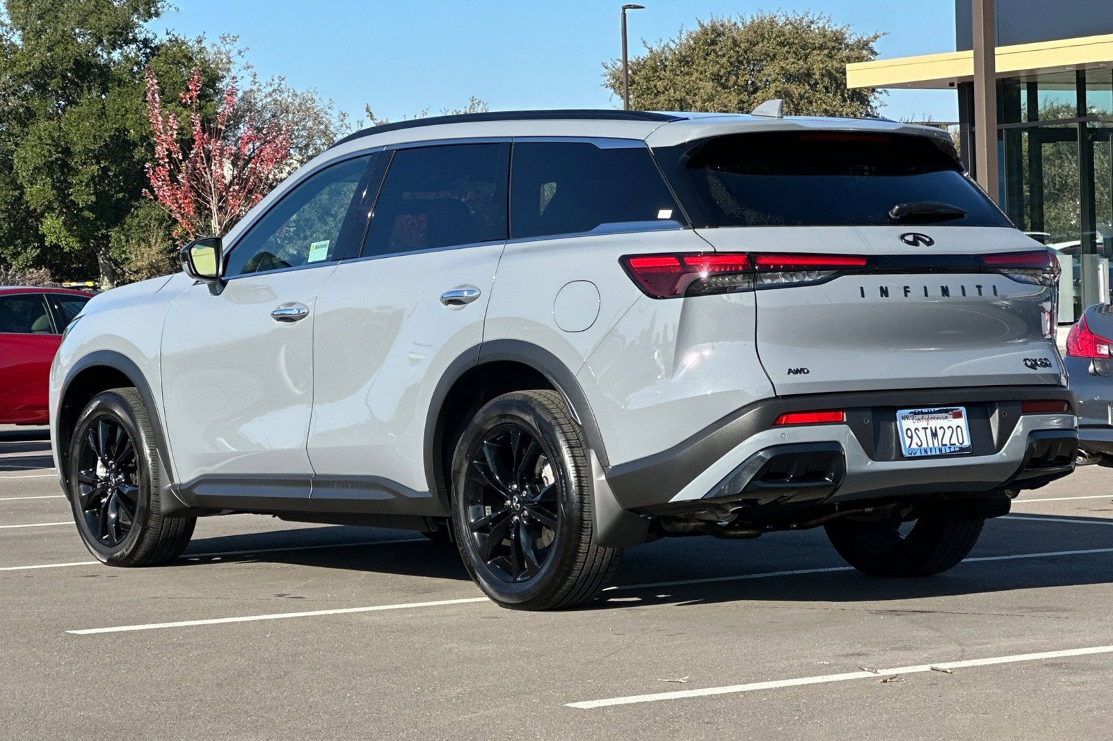 Certified 2025 INFINITI QX60 Luxe w/ Black Edition image 6