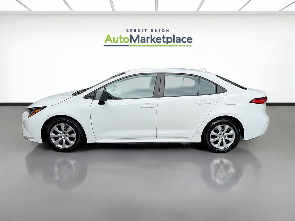 Used 2023 Toyota Corolla LE FWD image 4