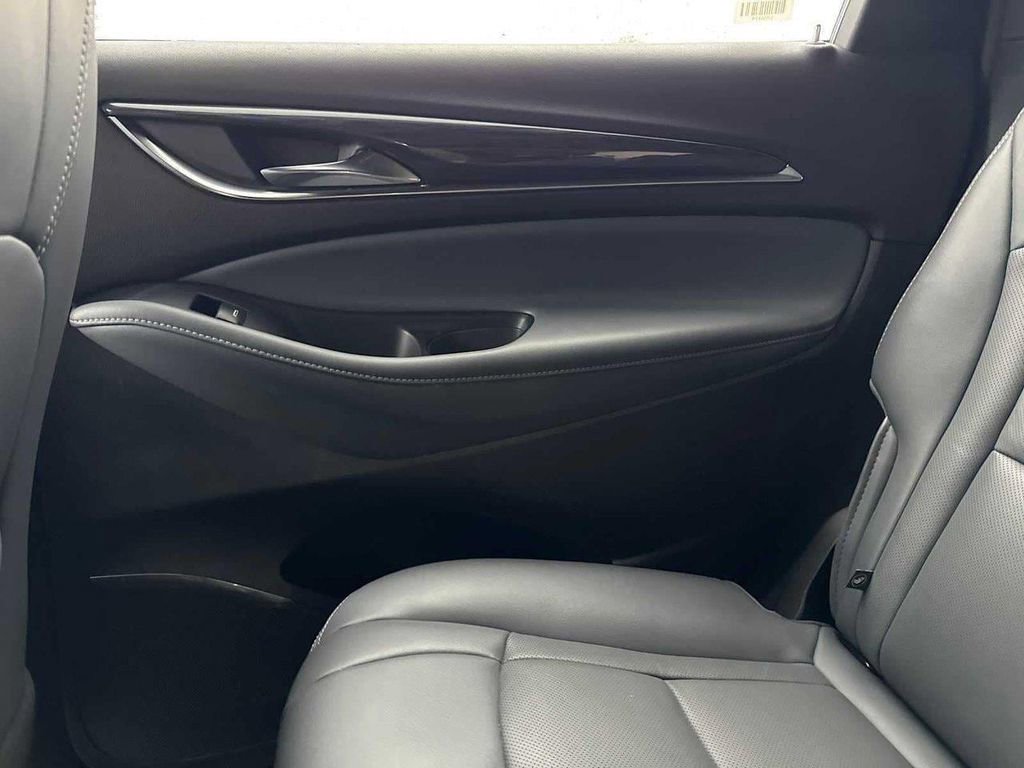 Used 2024 Buick Enclave Premium image 11