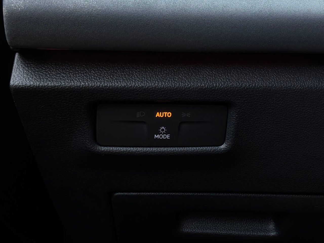 Used 2026 Volkswagen Tiguan SE FWD image 23