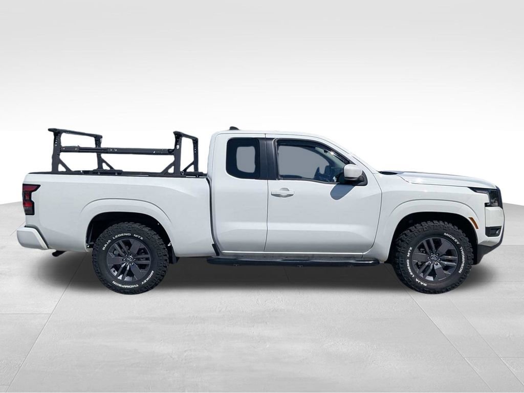 Used 2025 Nissan Frontier SV RWD image 3