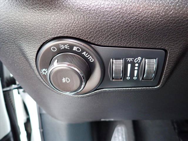 Used 2024 Jeep Compass Latitude AWD/4WD image 14