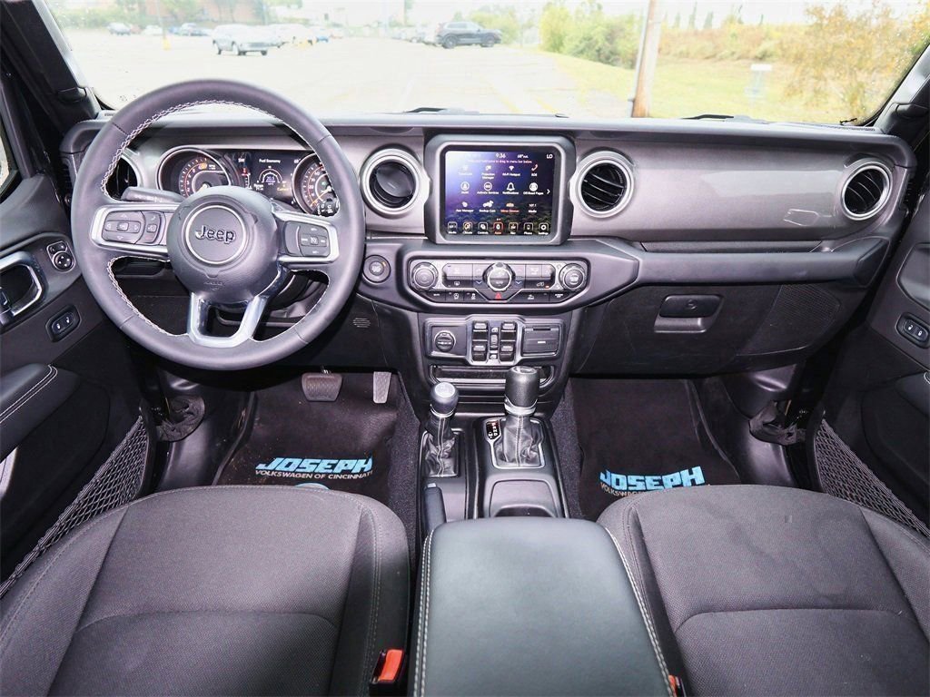 Used 2023 Jeep Wrangler Unlimited Sahara AWD/4WD image 18