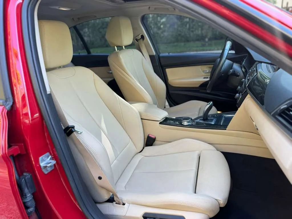 Used 2018 BMW 320i xDrive Sedan image 10