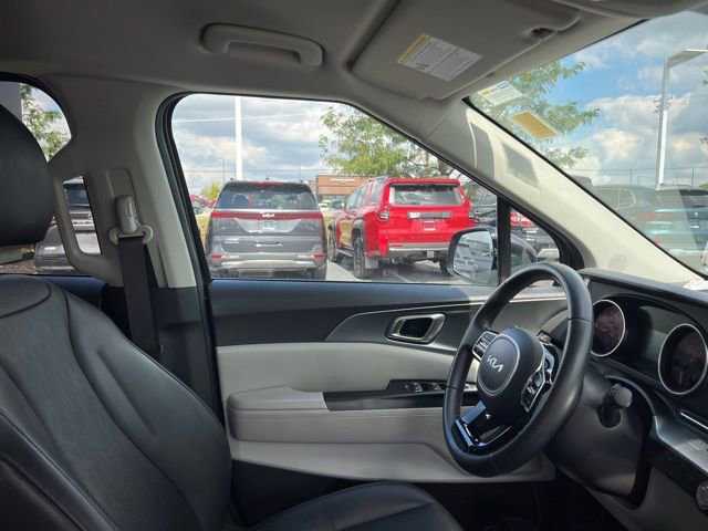 Certified 2024 Kia Carnival LX image 37
