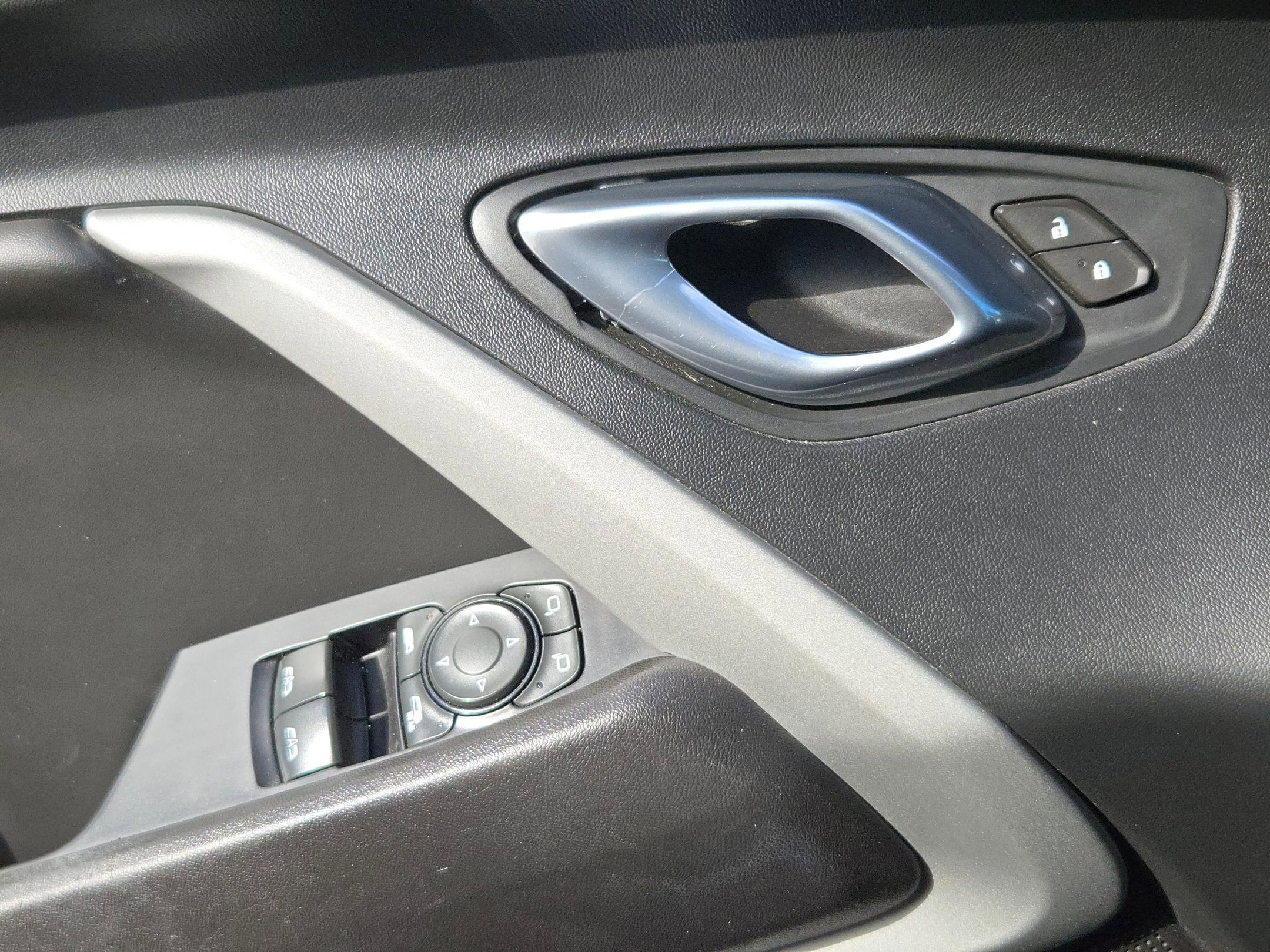 Used 2020 Chevrolet Camaro LT image 12