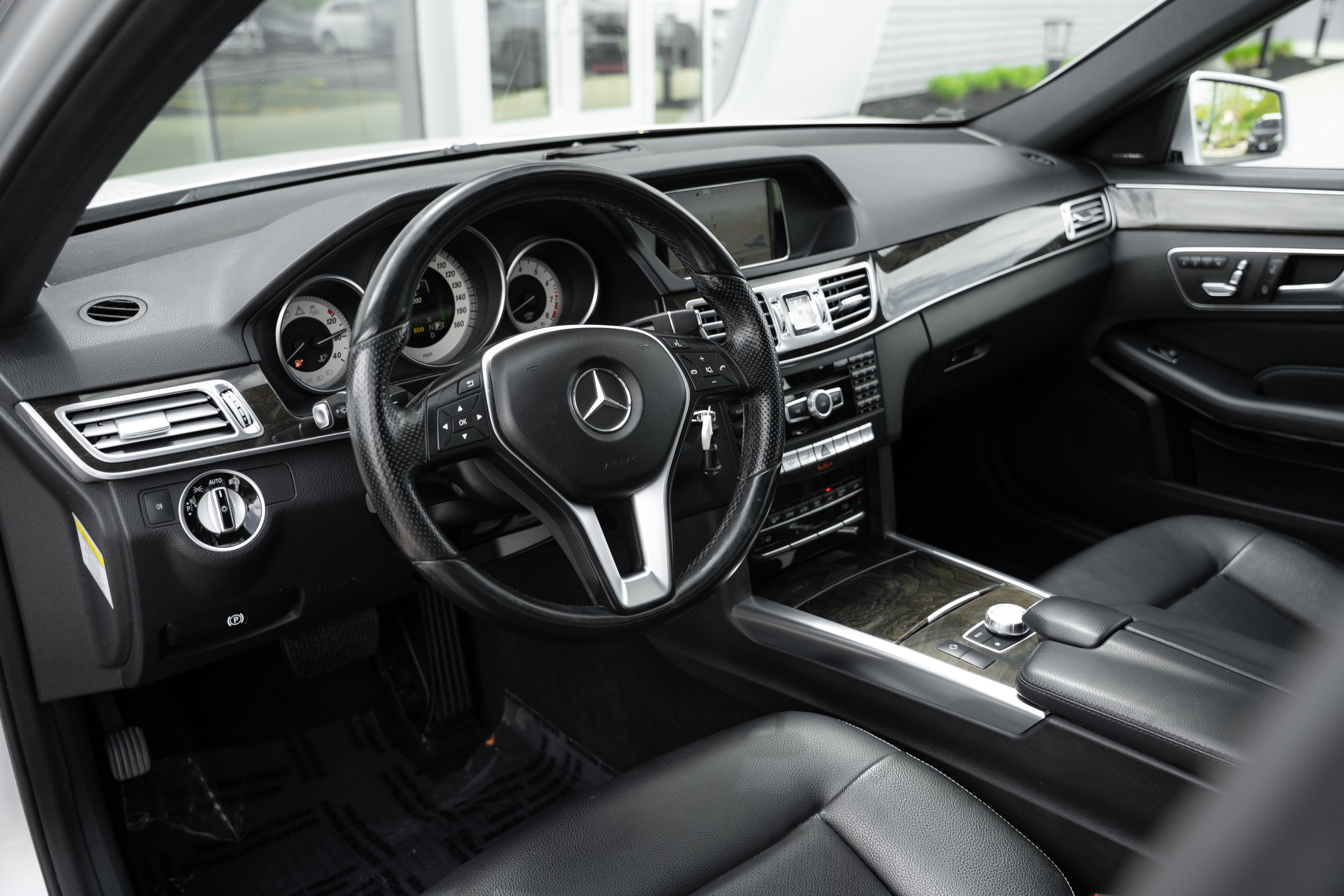 Used 2014 Mercedes-Benz E 350 4MATIC Sedan image 10