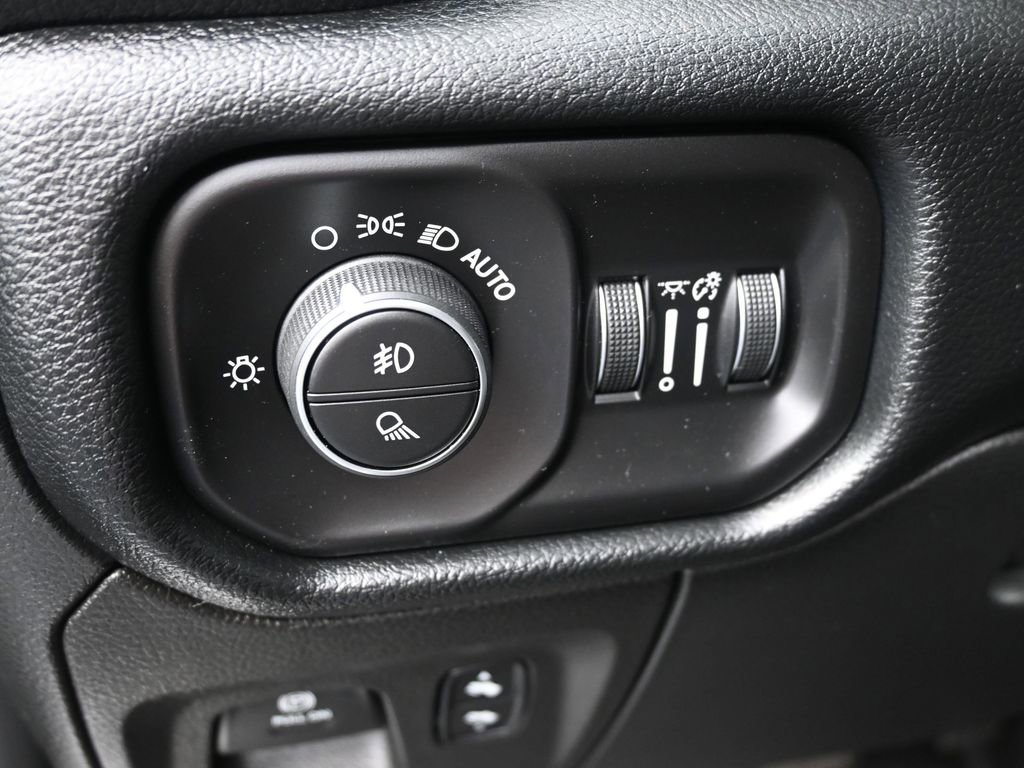 Used 2022 RAM 1500 Laramie AWD/4WD image 12