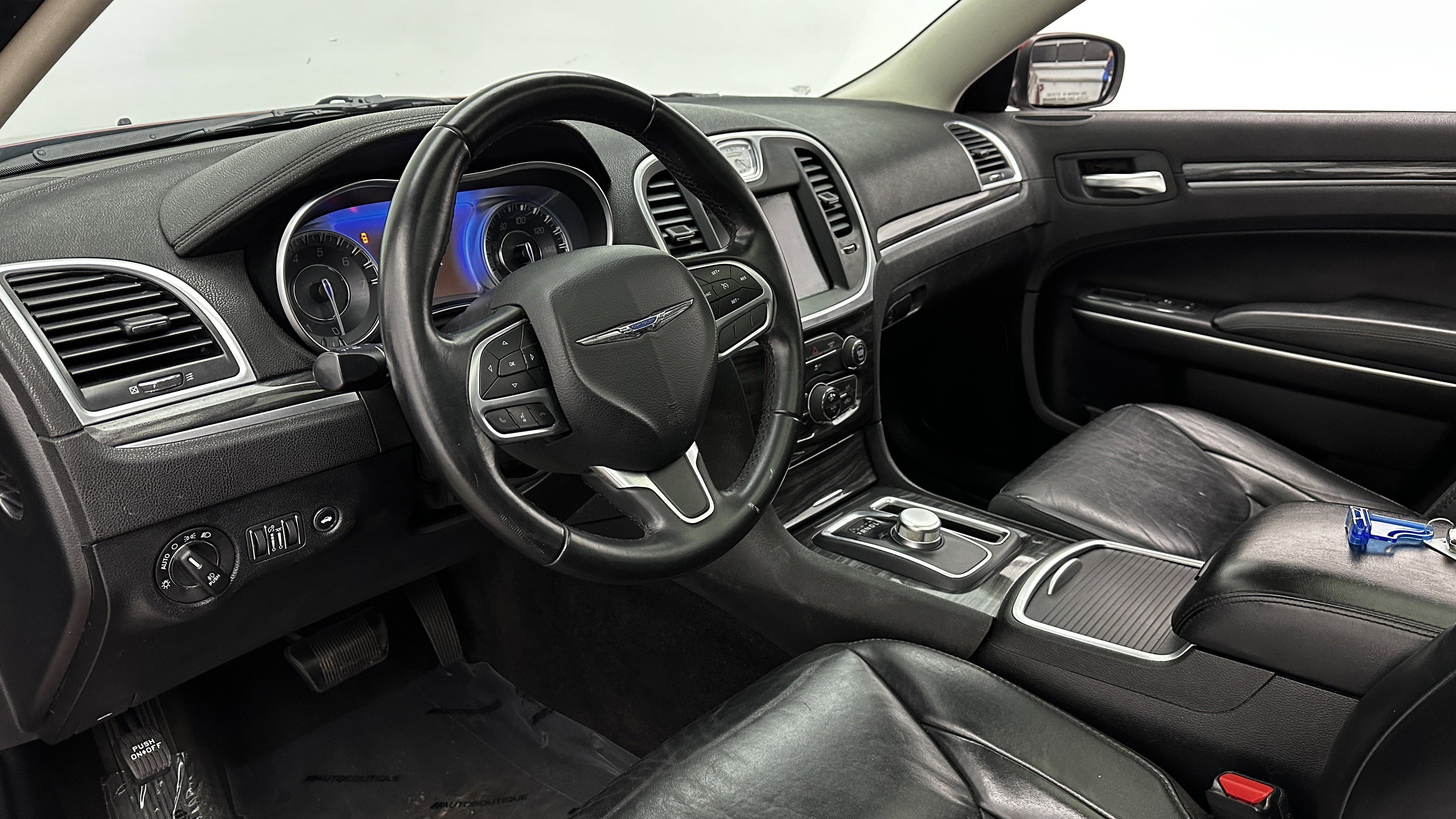 Used 2018 Chrysler 300 Touring L image 11