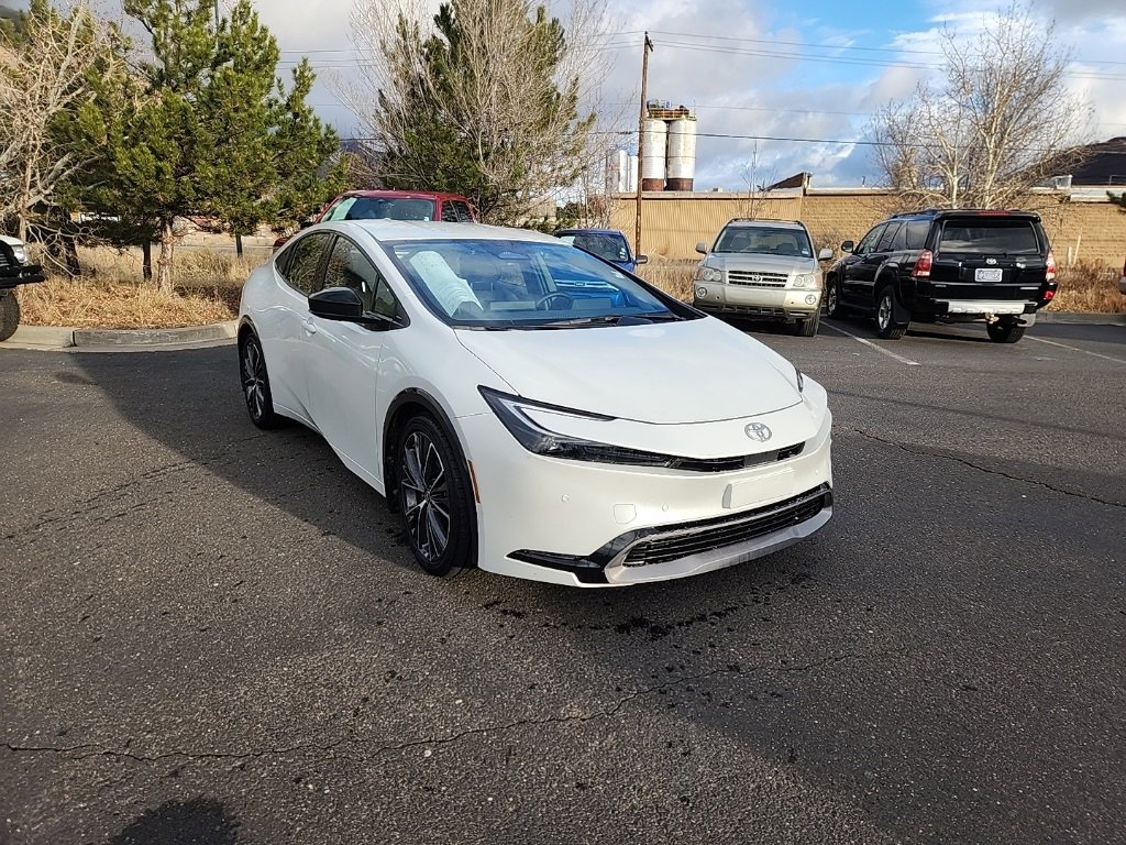 Used 2025 Toyota Prius XLE image 2