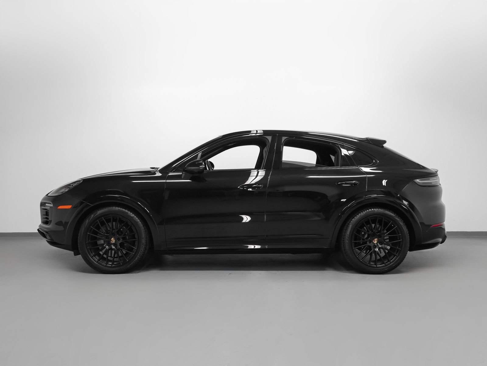 Certified 2023 Porsche Cayenne GTS AWD/4WD image 2