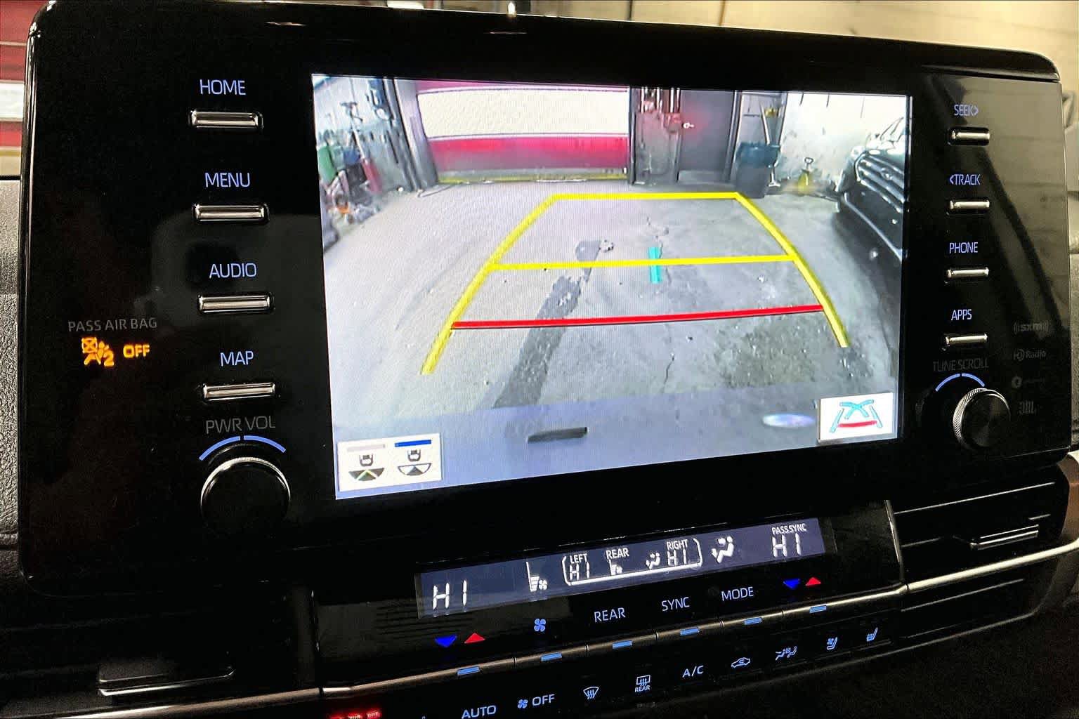 Used 2023 Toyota Sienna Limited image 28