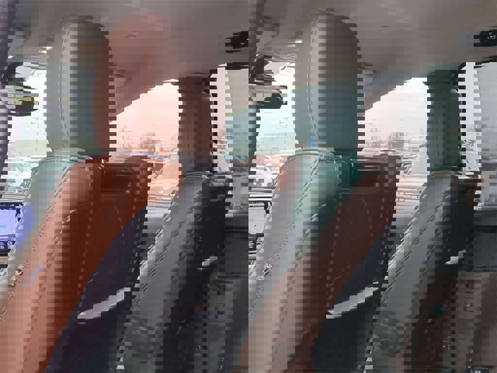 Used 2017 Chrysler Pacifica Limited image 17