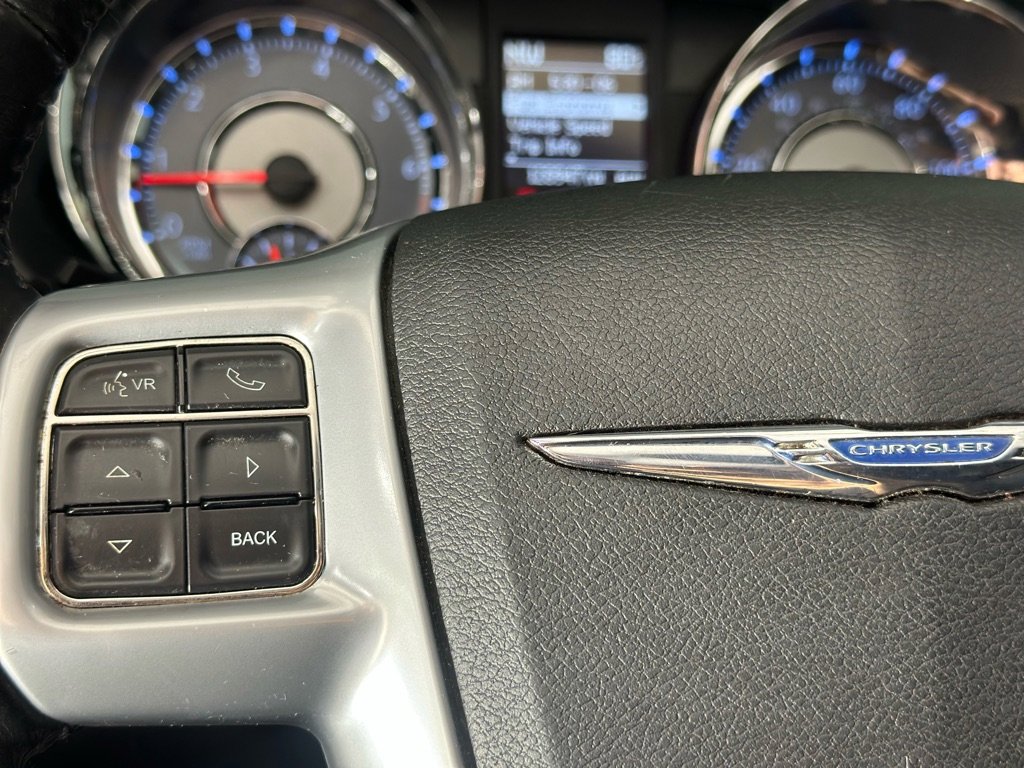 Used 2014 Chrysler Town & Country Touring image 30