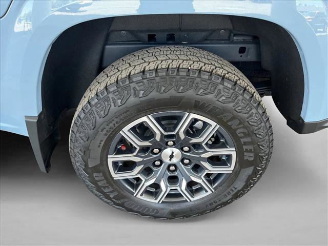 Used 2025 Chevrolet Colorado Z71 w/ Technology Package AWD/4WD image 23