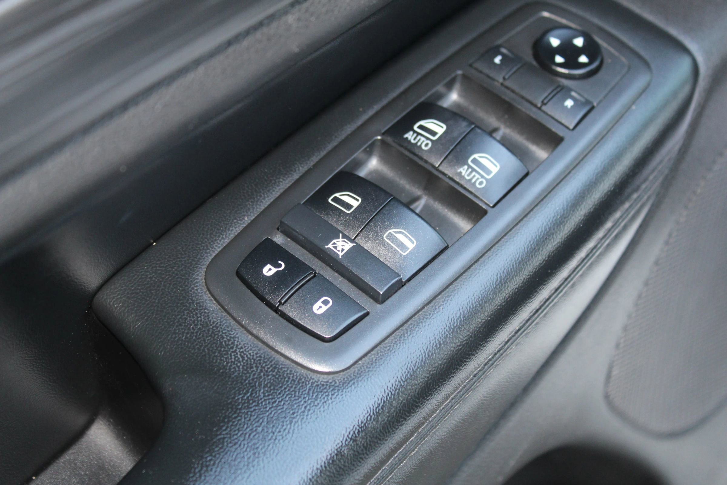 Used 2019 Jeep Grand Cherokee Altitude AWD/4WD image 23