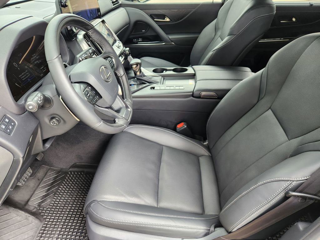 Used 2025 Lexus LX 600 4WD w/ Luxury Package image 13