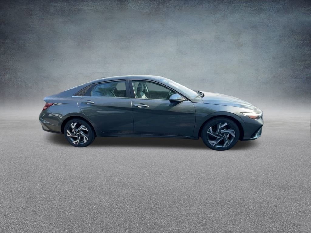 New 2025 Hyundai Elantra Limited image 25