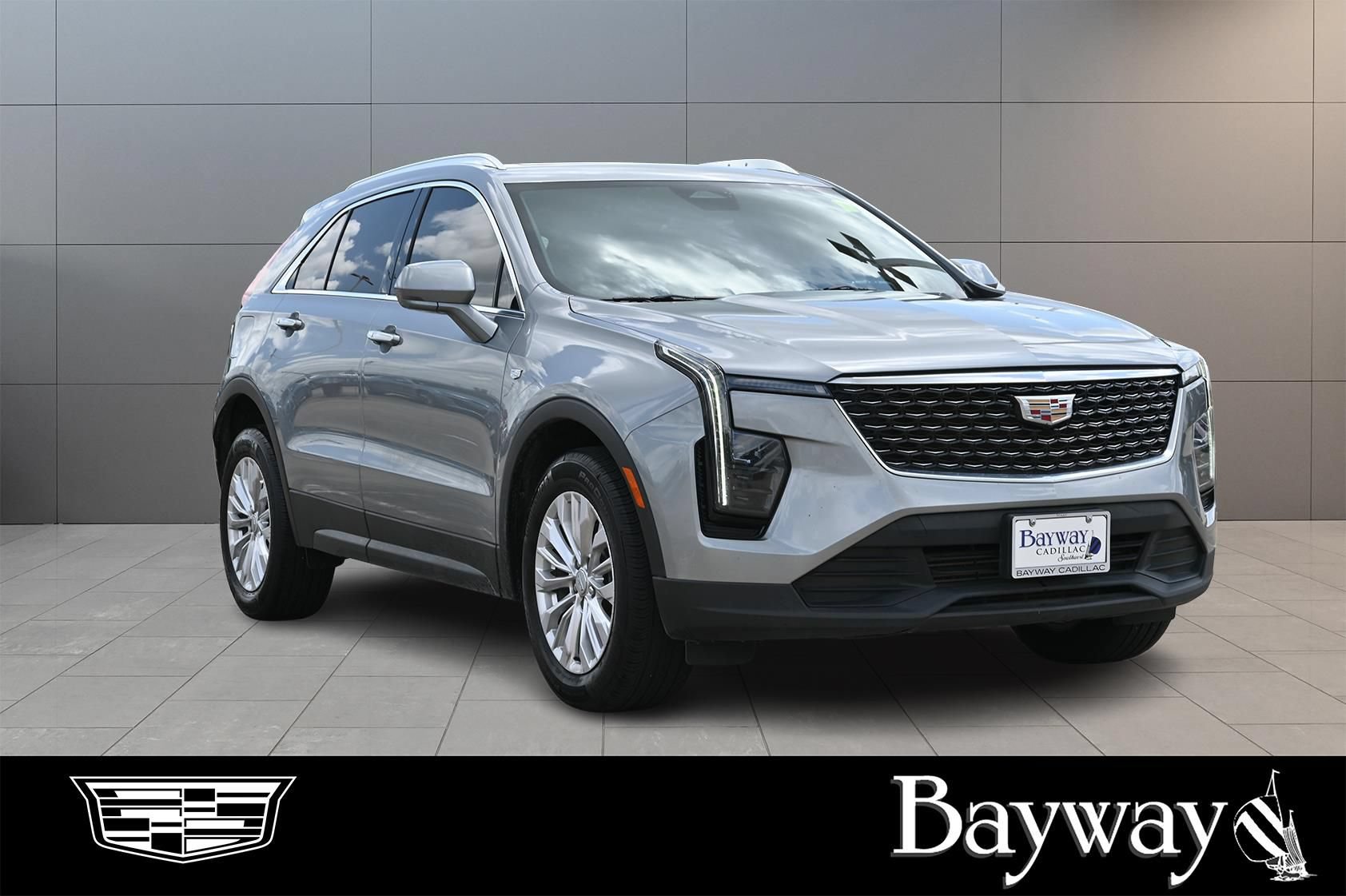Used 2024 Cadillac XT4 Luxury w/ Cold Weather Package FWD image 4